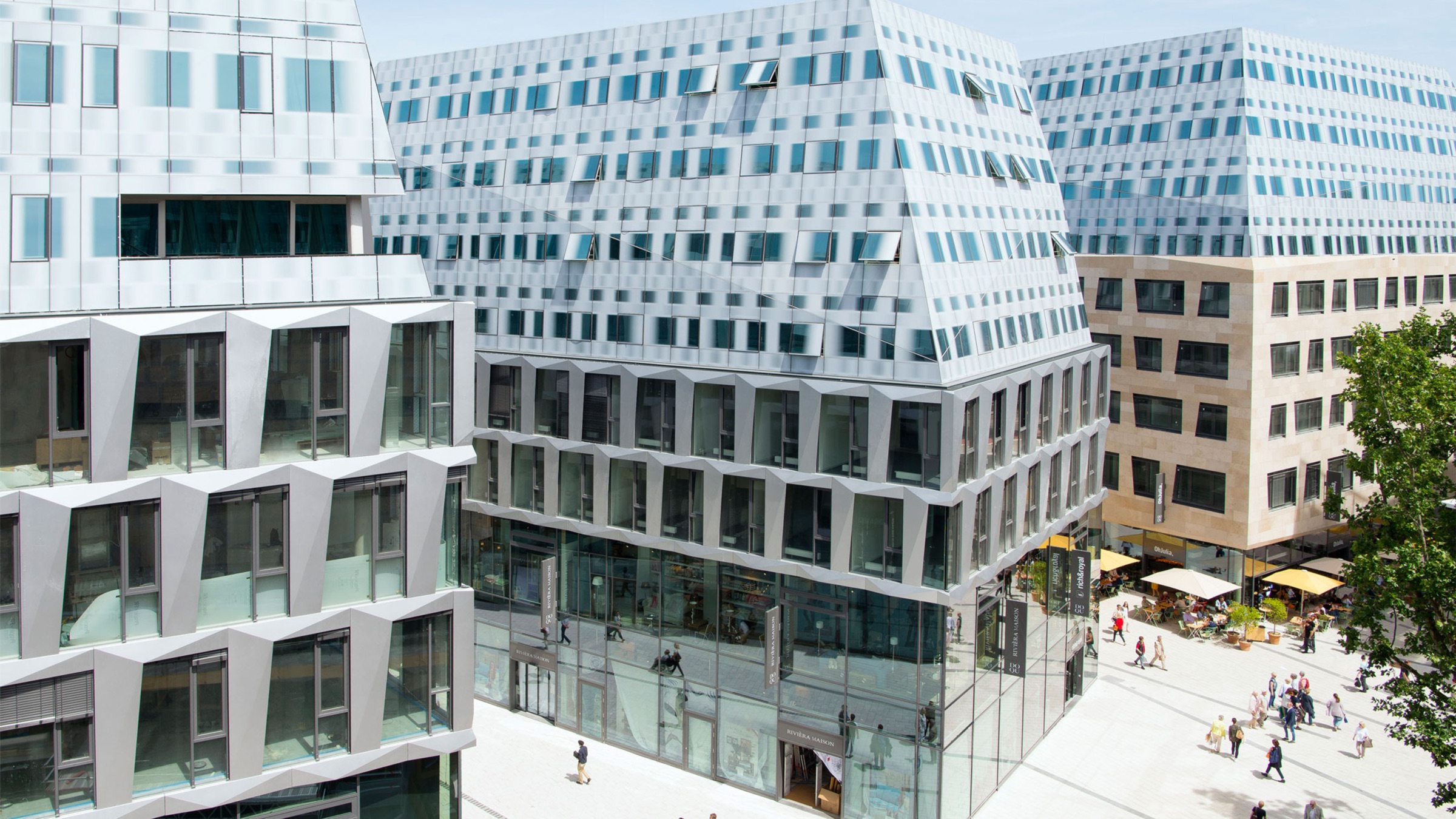 Modernes Bürogebäude — Online-Vermögensverwaltung